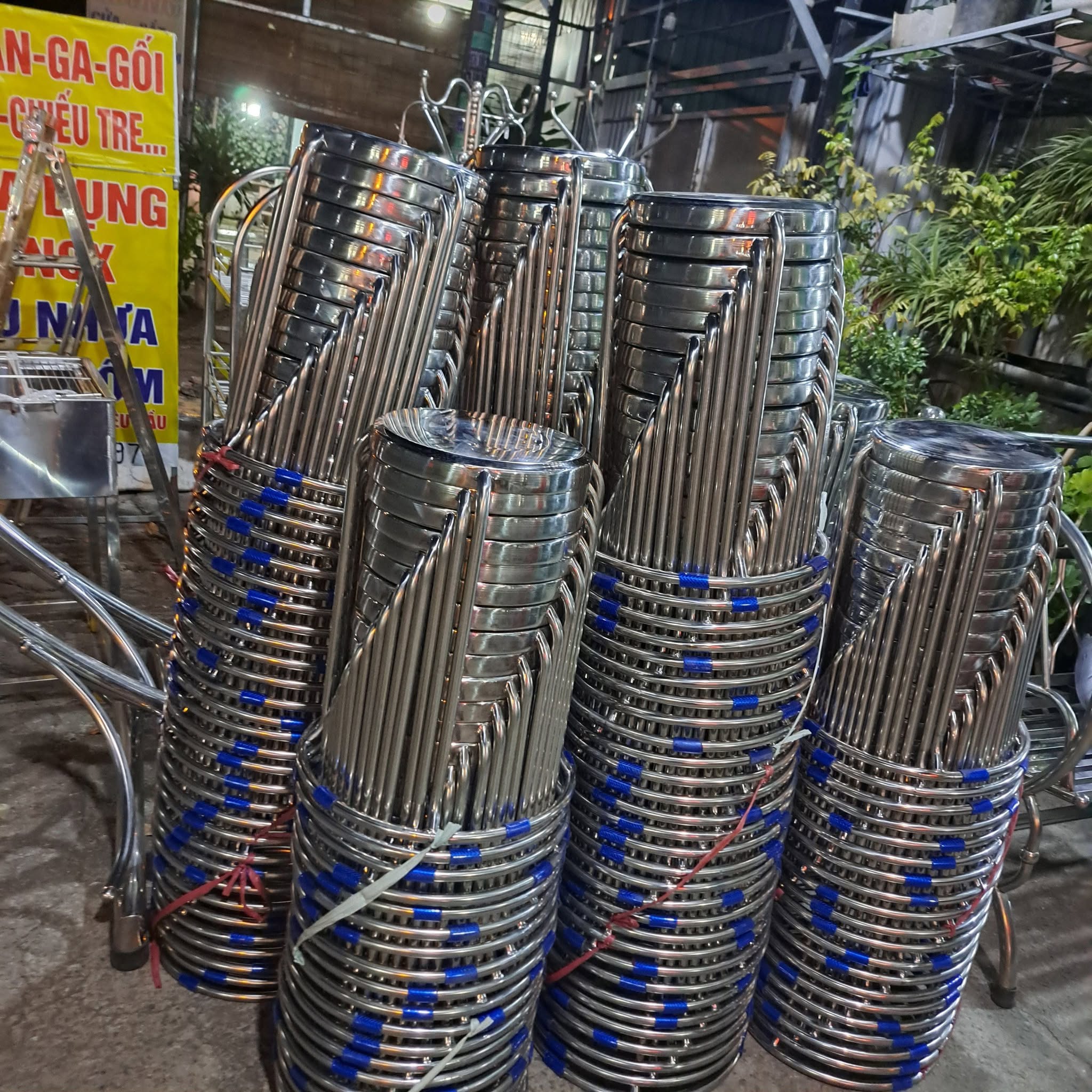 Bề Mặt Nhẵn Mịn Hạn Chế Bám Bẩn